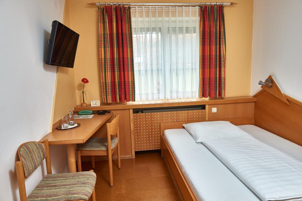 Hotel Gasthof Stocker Obertraubling Exterior foto